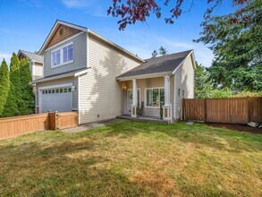 11040 22nd Pl NE in Lake Stevens, WA - Foto de edificio - Building Photo