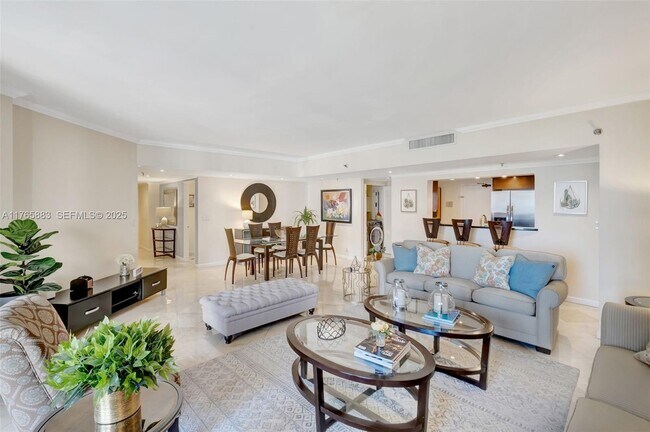 520 Brickell Key Dr in Miami, FL - Building Photo - Building Photo
