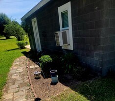 123 Gordon Rd, Unit Studio Apt in Lucedale, MS - Building Photo