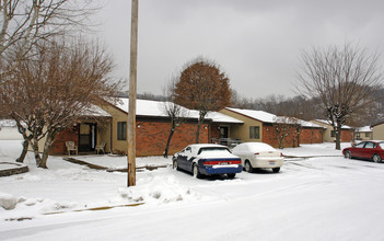 Lawrence Village in South Point, OH - Foto de edificio - Building Photo