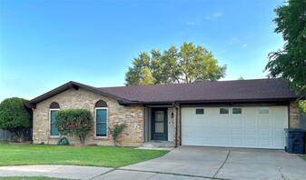 1000 Whippoorwill Ct in Arlington, TX - Building Photo