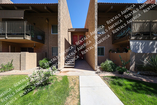 5525 E Thomas Rd in Phoenix, AZ - Foto de edificio - Building Photo