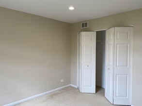 372 Pine Lake Cir in Vernon Hills, IL - Building Photo - Building Photo