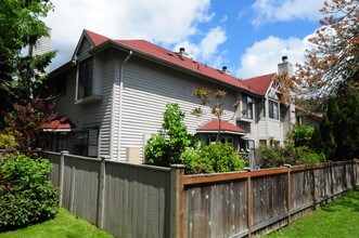 Johnson Place in Redmond, WA - Foto de edificio - Building Photo