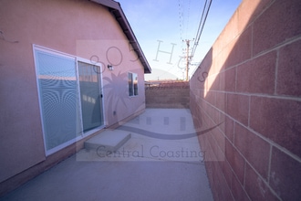 1378 Yale Pl in Santa Maria, CA - Foto de edificio - Building Photo