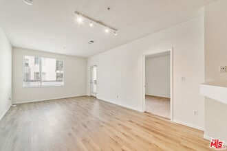 6400 Crescent Prk E in Los Angeles, CA - Building Photo - Building Photo