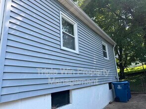 220 Superior Dr in Ferguson, MO - Building Photo - Building Photo