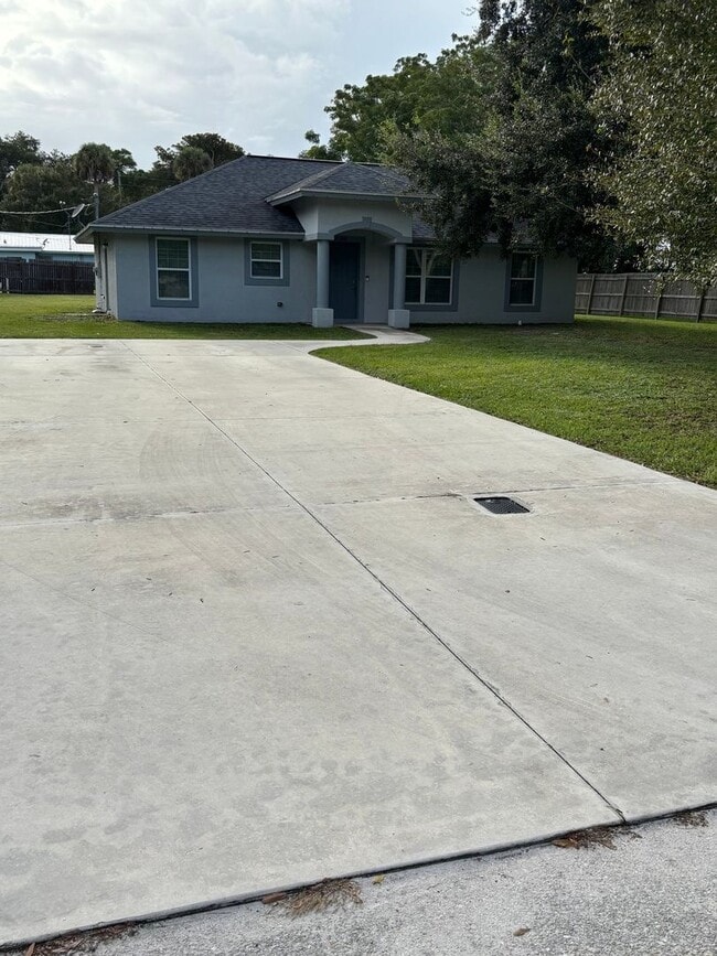 508 SE 11th Ave in Okeechobee, FL - Foto de edificio - Building Photo
