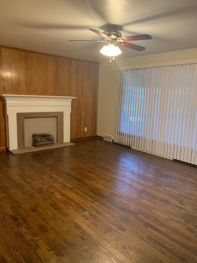 property at 212 E Kline St
