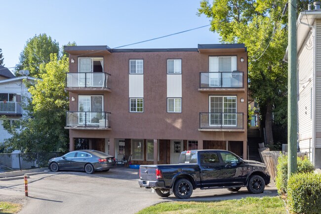 118 38A Av SW in Calgary, AB - Building Photo - Building Photo