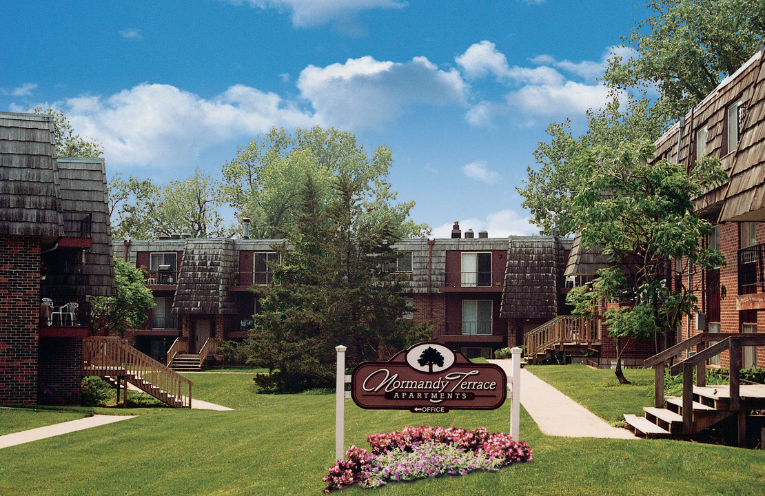 Normandy Terrace Apartments in West Des Moines, IA - Foto de edificio