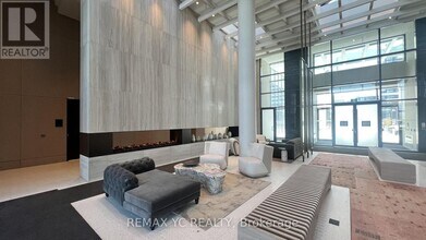 225 Commerce St in Vaughan, ON - Building Photo - Building Photo