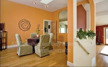 6840 Charing Cross Rd in Berkeley, CA - Building Photo - Building Photo