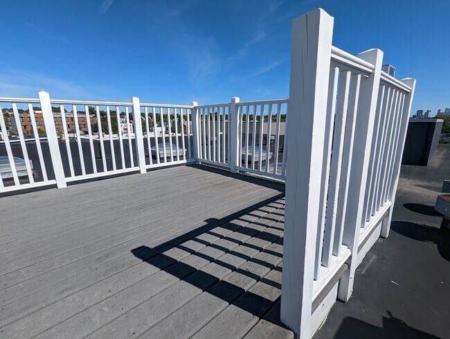 43 Park St, Unit 18 in Somerville, MA - Foto de edificio - Building Photo
