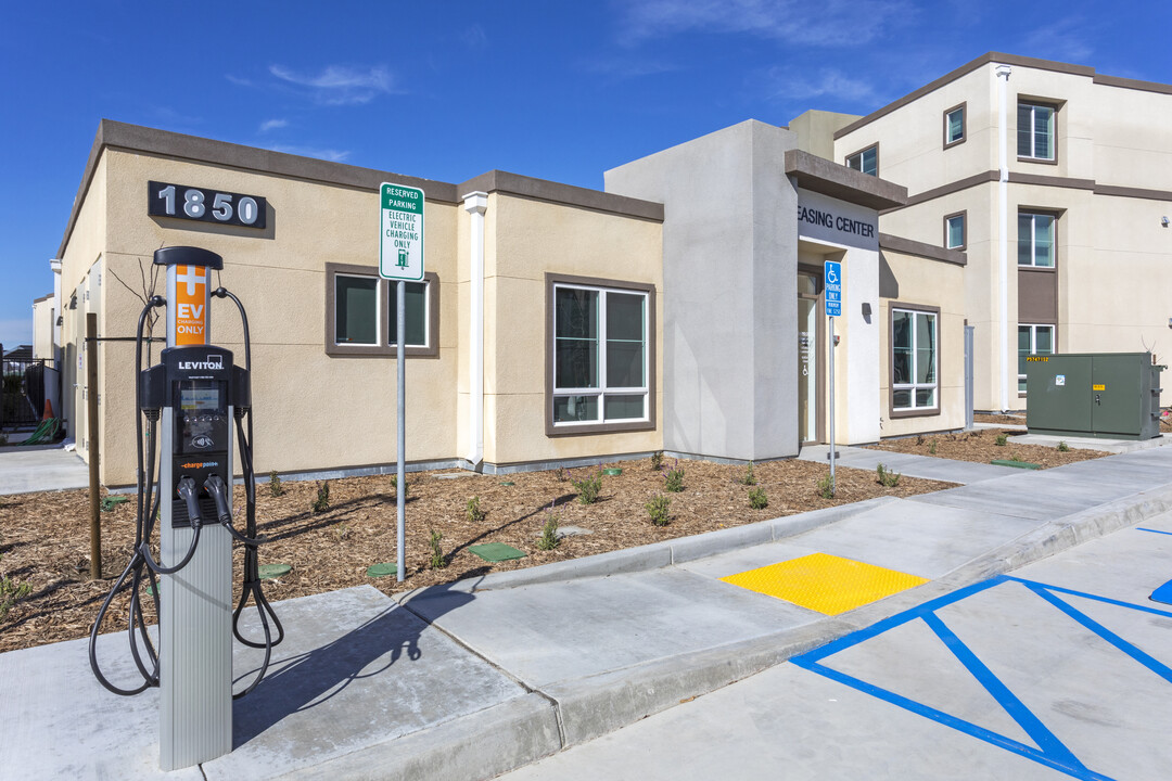 Berkshire Crossing in Hanford, CA - Building Photo