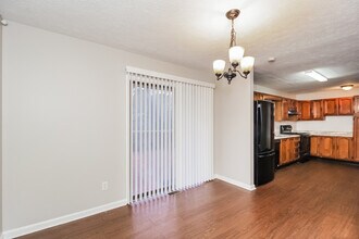 1928 Leatherleaf Dr SW in Marietta, GA - Building Photo - Building Photo