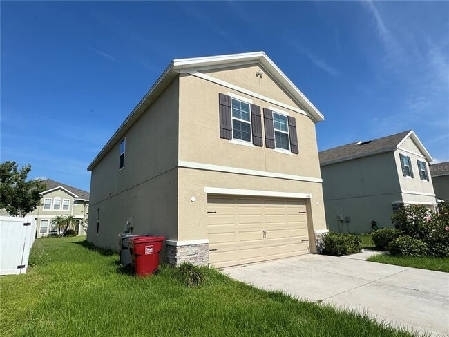 2327 Ashberry Ridge Dr in Plant City, FL - Building Photo - Building Photo