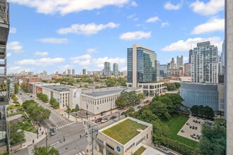 758 N Larrabee St in Chicago, IL - Foto de edificio - Building Photo