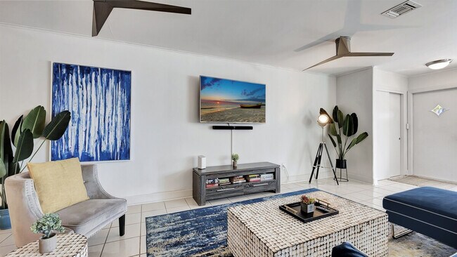 571 94th Ave N in Naples, FL - Building Photo - Building Photo