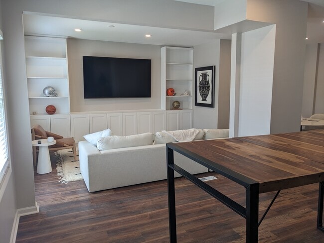 2109 Murray Hill Rd, Unit #1