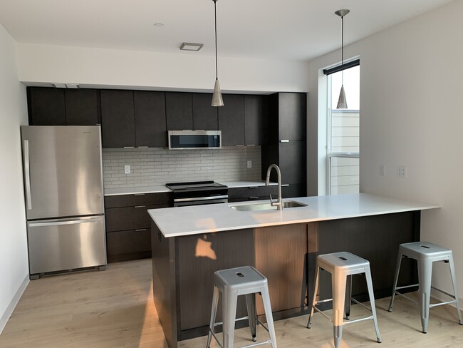property at 718 W Babcock St