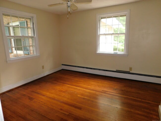 10 Carpenter Rd in bolton, CT - Building Photo - Building Photo