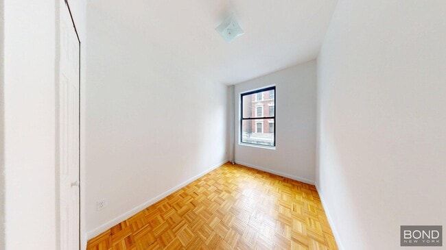 369 Broome St in New York, NY - Building Photo - Building Photo