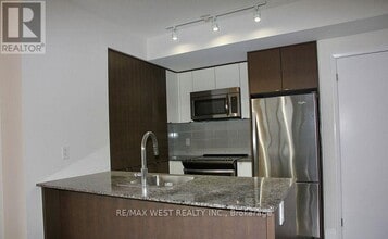 9 Valhalla Inn Rd in Toronto, ON - Building Photo - Building Photo