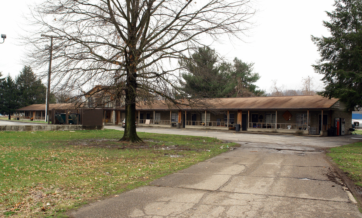 438 Washington St in Ravenswood, WV - Building Photo