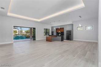 6805 Il Regalo Cir in Naples, FL - Foto de edificio - Building Photo