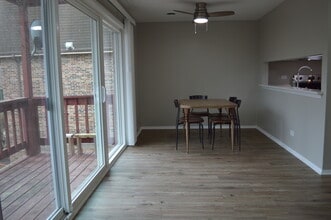 255 E Court of Shorewood in Vernon Hills, IL - Building Photo - Building Photo