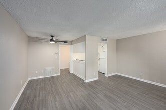 Maryland Park Apartments in Las Vegas, NV - Foto de edificio - Interior Photo