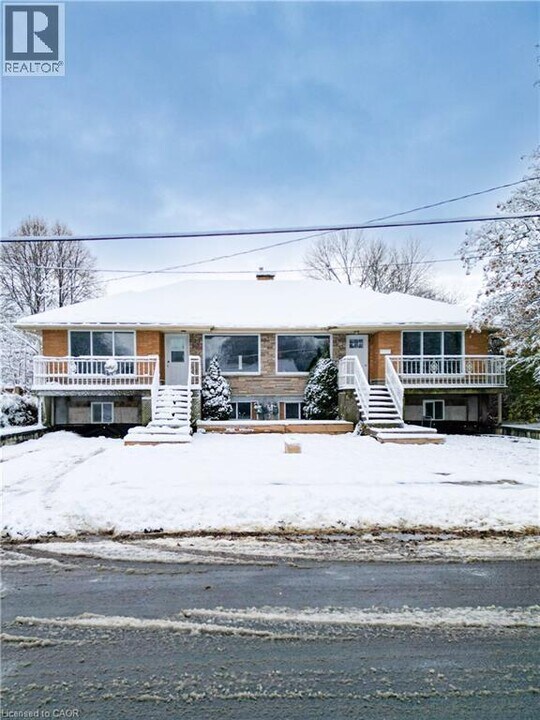 106 South Street E in Aylmer, ON - Building Photo