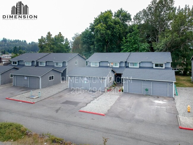 2 Bed 1.5 bath Large Townhome With Garage