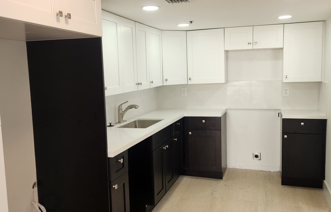 17890 W Dixie Hwy, Unit 318 in North Miami Beach, FL - Foto de edificio