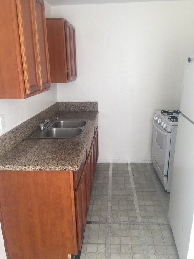 3742-3748 Birch St in San Diego, CA - Foto de edificio - Building Photo