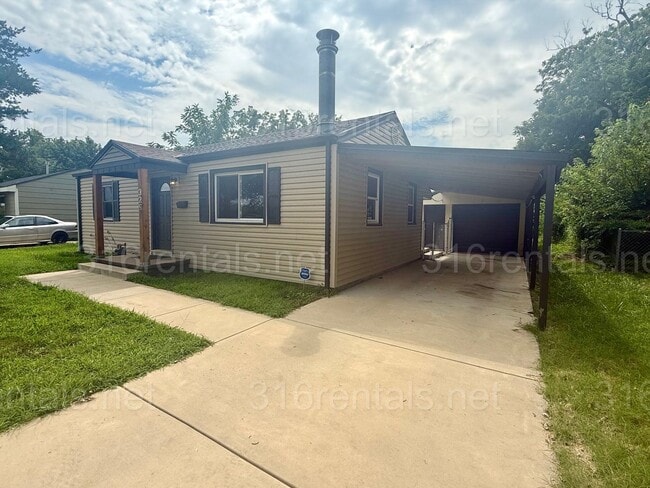325 Nelson Ace in Haysville, KS - Building Photo - Building Photo