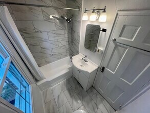 17 Auburn Ct, Unit C in Alexandria, VA - Building Photo - Building Photo