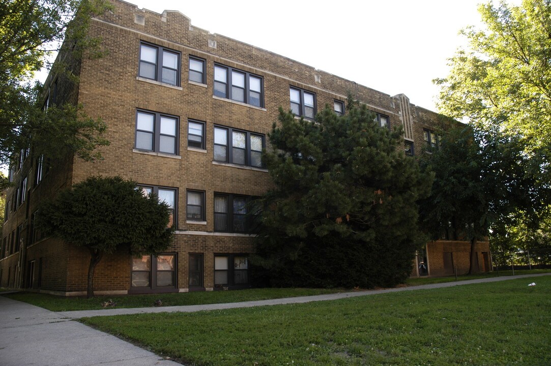 7001 S Michigan in Chicago, IL - Building Photo