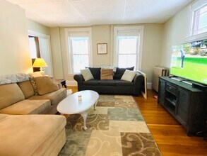 54 Las Casas St in Malden, MA - Foto de edificio - Building Photo