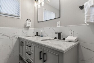 4305 NW 56th St in Kansas City, MO - Building Photo - Building Photo