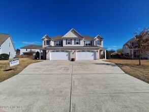 2000 Croyden Cir in Greenville, NC - Building Photo - Building Photo