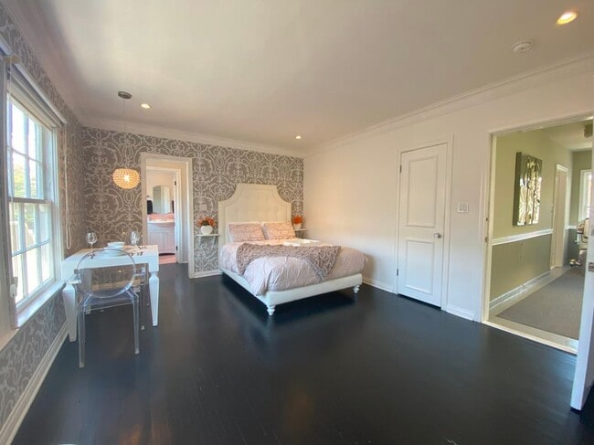 1728 El Cerrito Pl in Los Angeles, CA - Building Photo - Building Photo