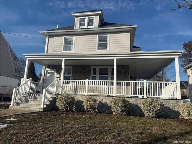 261 Wilson Ave, Unit 1st Floor in Westbury, NY - Building Photo - Building Photo