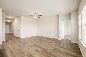 401 Yemen Rd in Taylor, TX - Building Photo - Building Photo