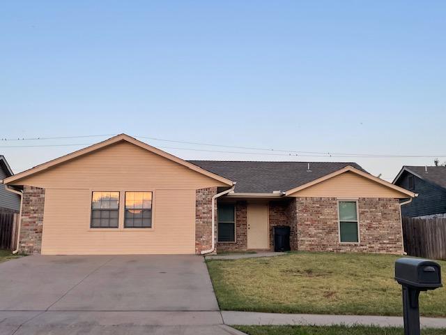 216 SE Heather Ln in Lawton, OK - Building Photo