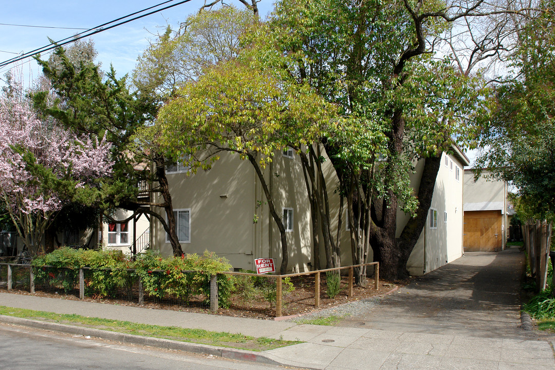 1118 Slater St in Santa Rosa, CA - Foto de edificio