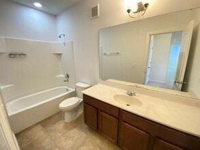 3 Bedroom / 2.5 Bath / 2 Car Garage Townho in Orlando, FL - Foto de edificio - Building Photo