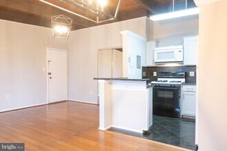 7857 Enola St in McLean, VA - Building Photo - Building Photo