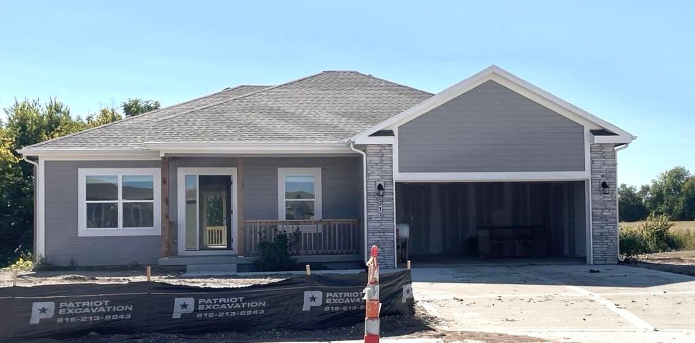 712 Summer Dawn Cir in Belton, MO - Building Photo